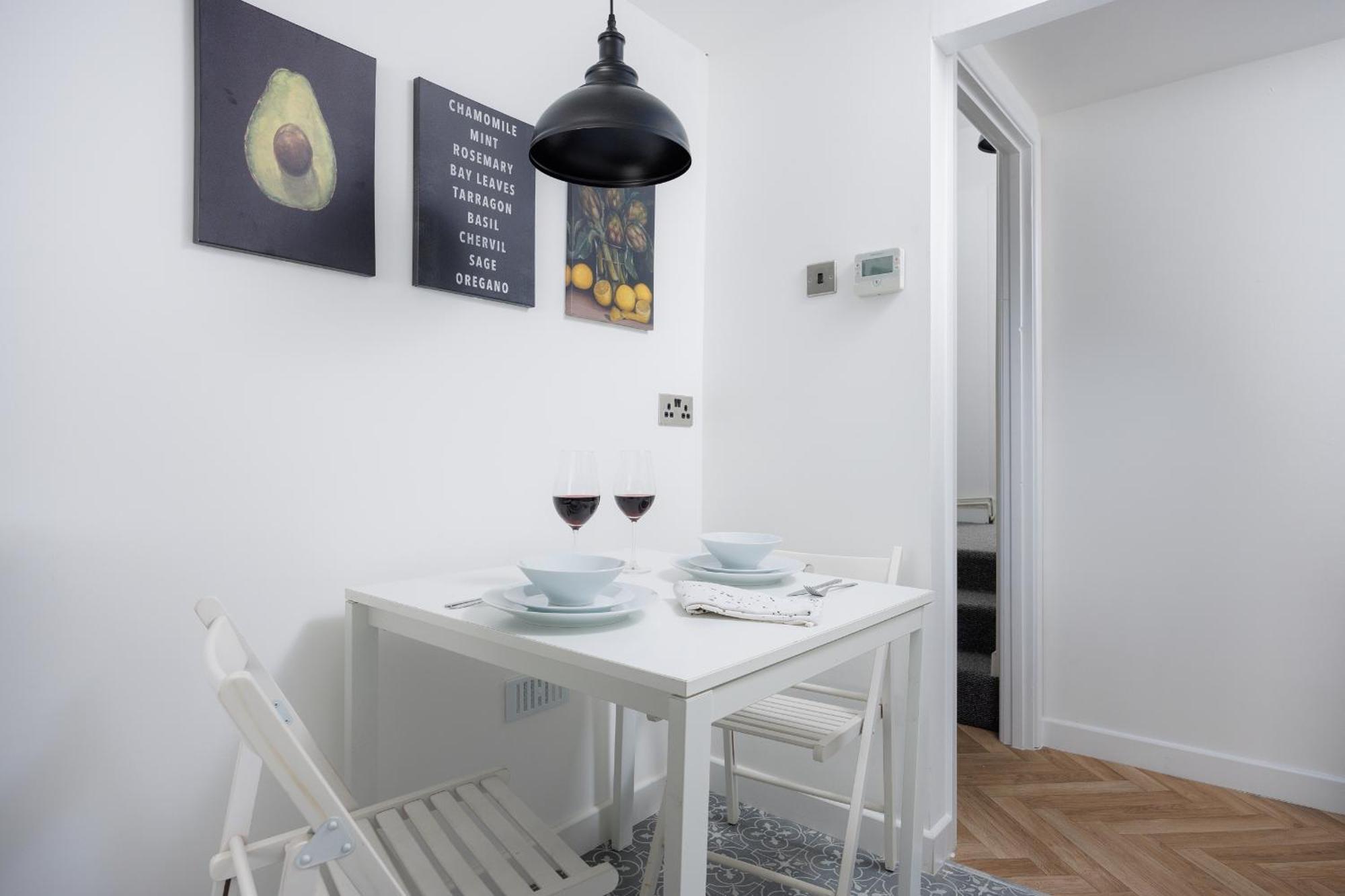 Boujis Central Plymouth Apartment - Sleeps 4 - Habita Property Exterior photo