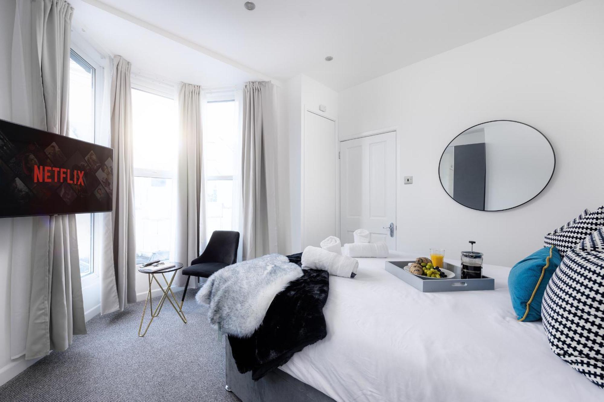 Boujis Central Plymouth Apartment - Sleeps 4 - Habita Property Exterior photo